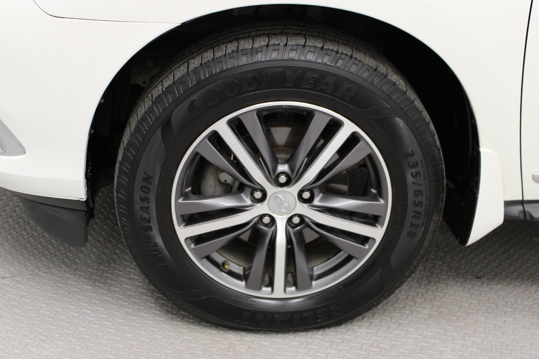 Used 2019 Majestic White INFINITI PURE image 4