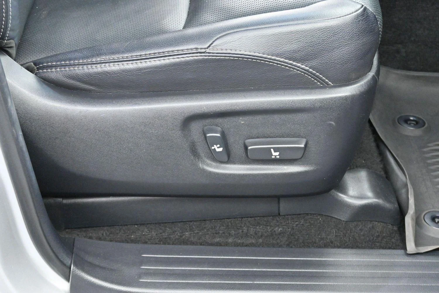 Used 2021 Classic Silver Metallic Toyota Limited image 38