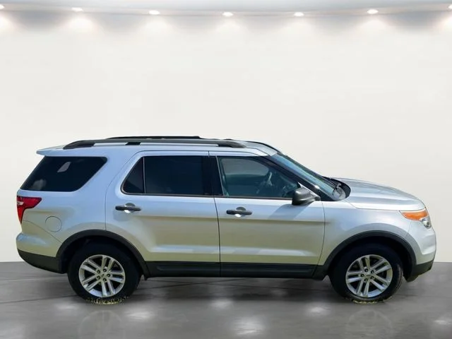 Used 2015 Silver Ford Base image 11