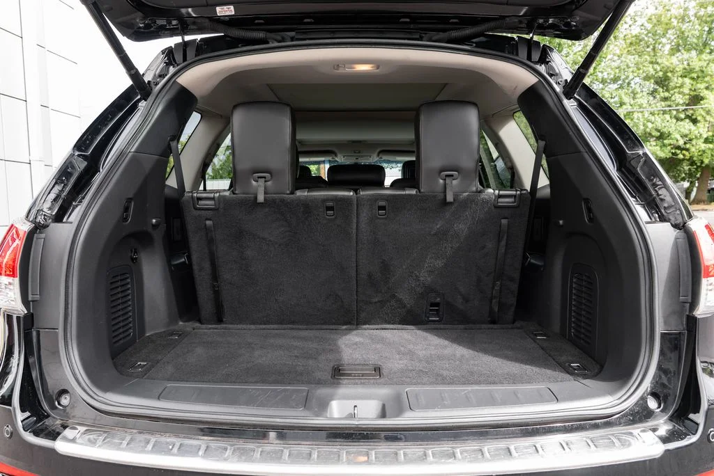 Used 2013 Black Nissan Platinum image 8