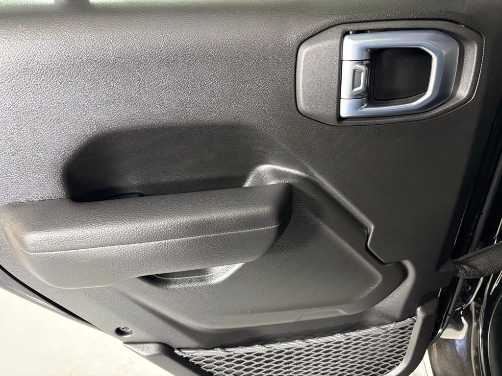New 2026 Black Clearcoat Jeep Mojave image 34