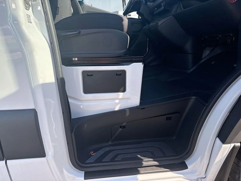 New 2025  Mercedes-Benz Cargo 170 WB image 19