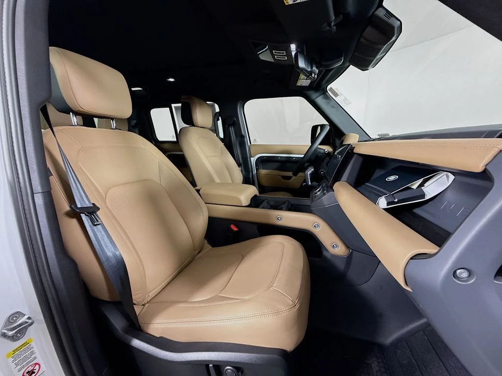 New 2026 Fuji White Land Rover X-Dynamic SE image 30