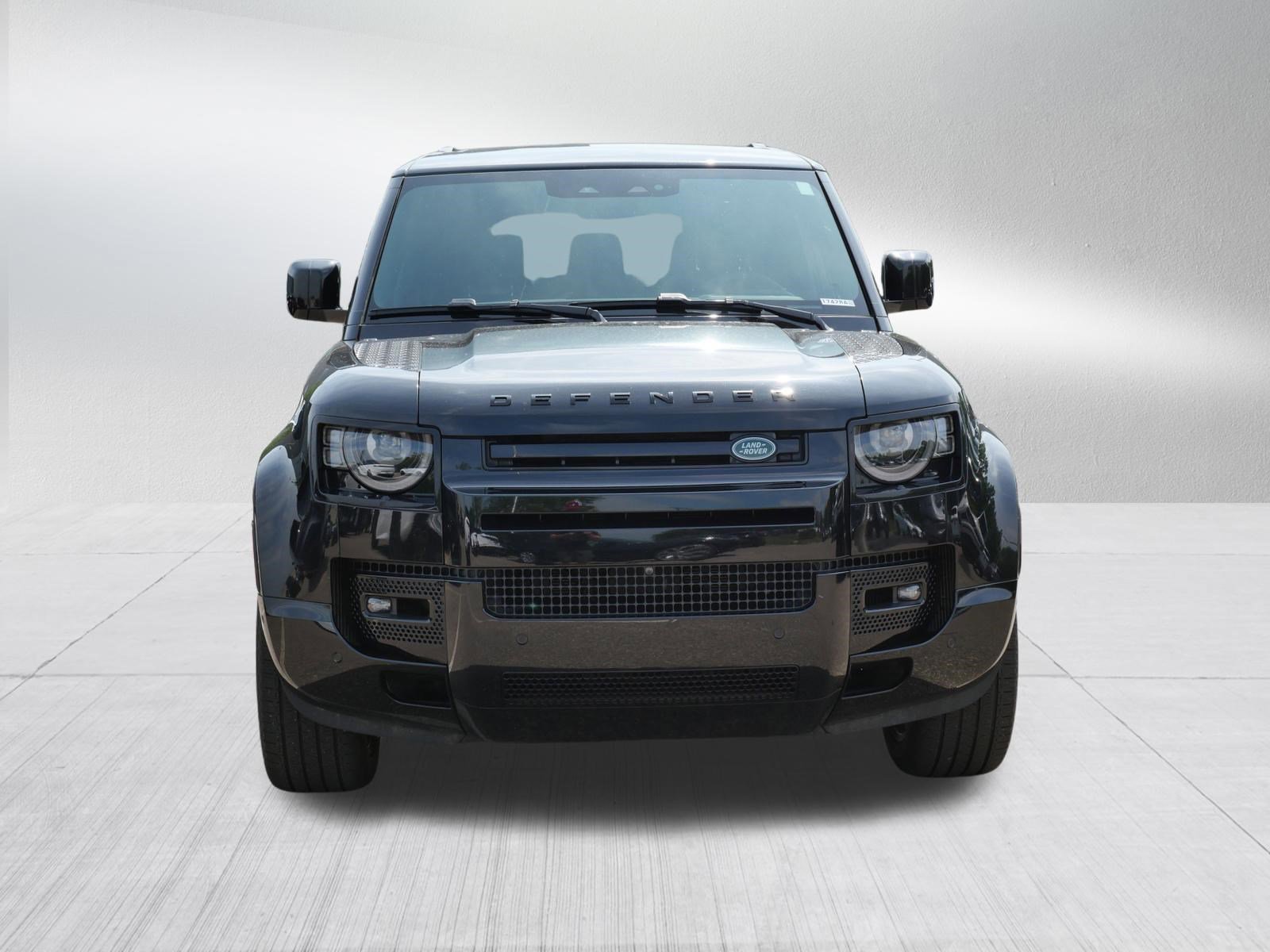 Used 2024 Santorini Black Metallic Land Rover V8 image 8