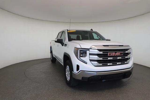 Used 2023 White GMC SLE image 31