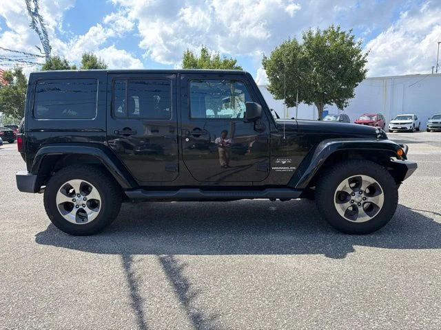 Used 2017 Black Clearcoat Jeep Unlimited Sahara image 4