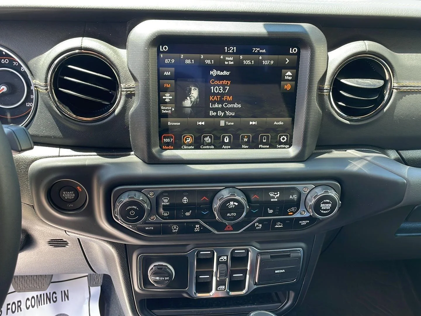 Used 2023 Black Clearcoat Jeep High Altitude image 17