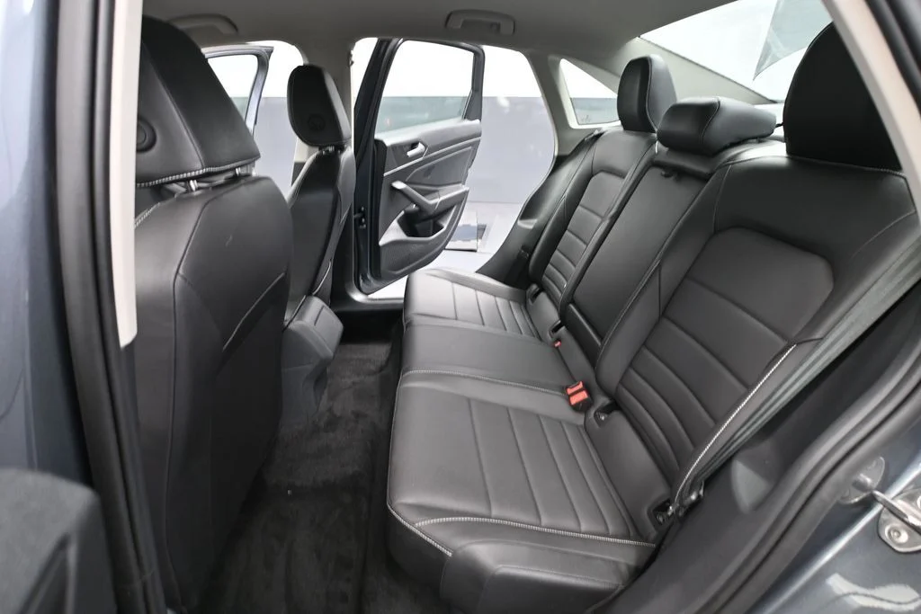 Used 2024 Gray Volkswagen 1.5T SE image 38