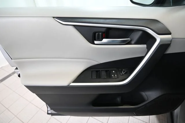 Used 2021 Silver Toyota XLE image 20