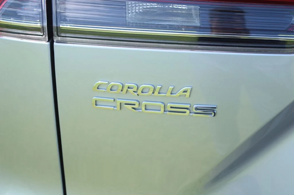 Used 2023 Silver Toyota XLE image 9