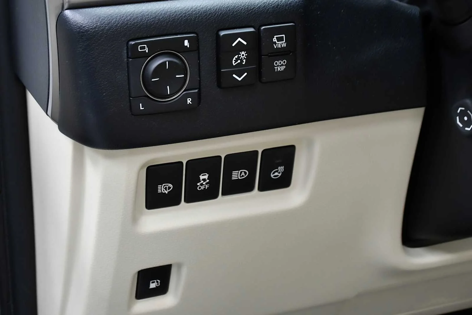 Used 2023 Eminent White Pearl Lexus Luxury image 16