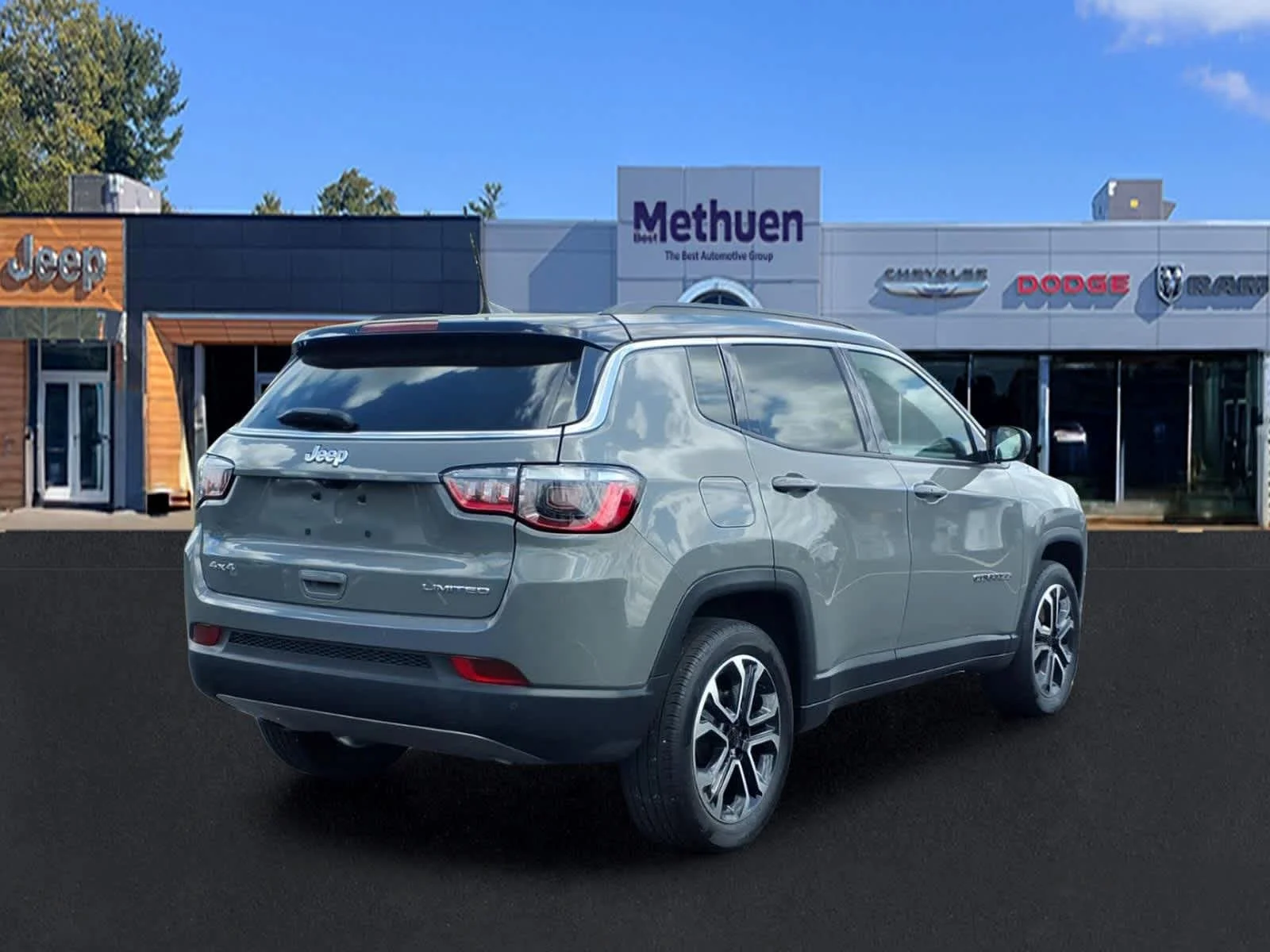 Used 2024 Sting-Gray Clearcoat Jeep Limited image 3