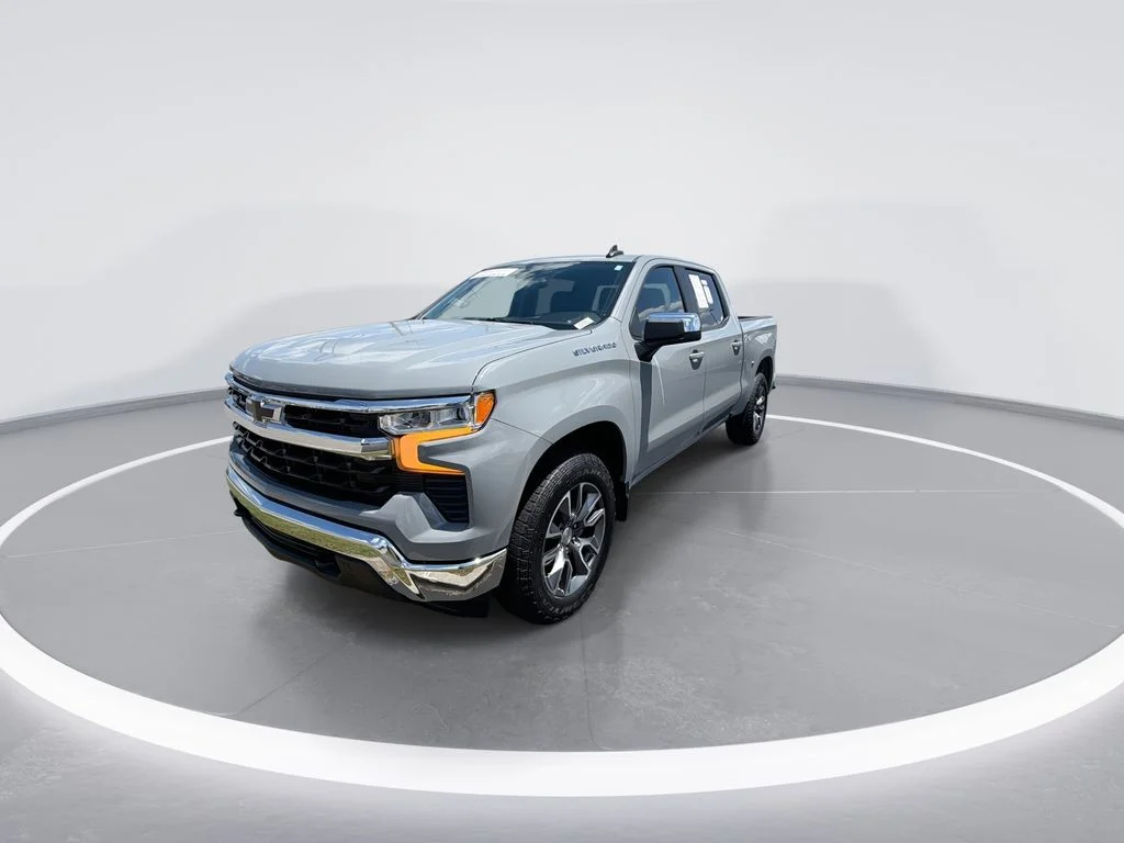 Used 2024 Gray Chevrolet LT image 4