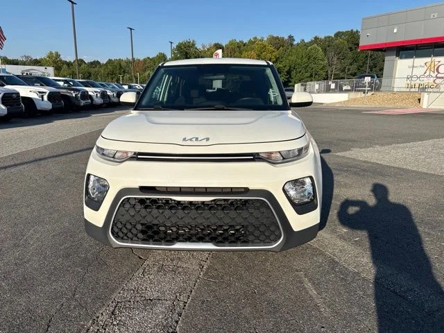 Used 2022 White Kia LX image 2