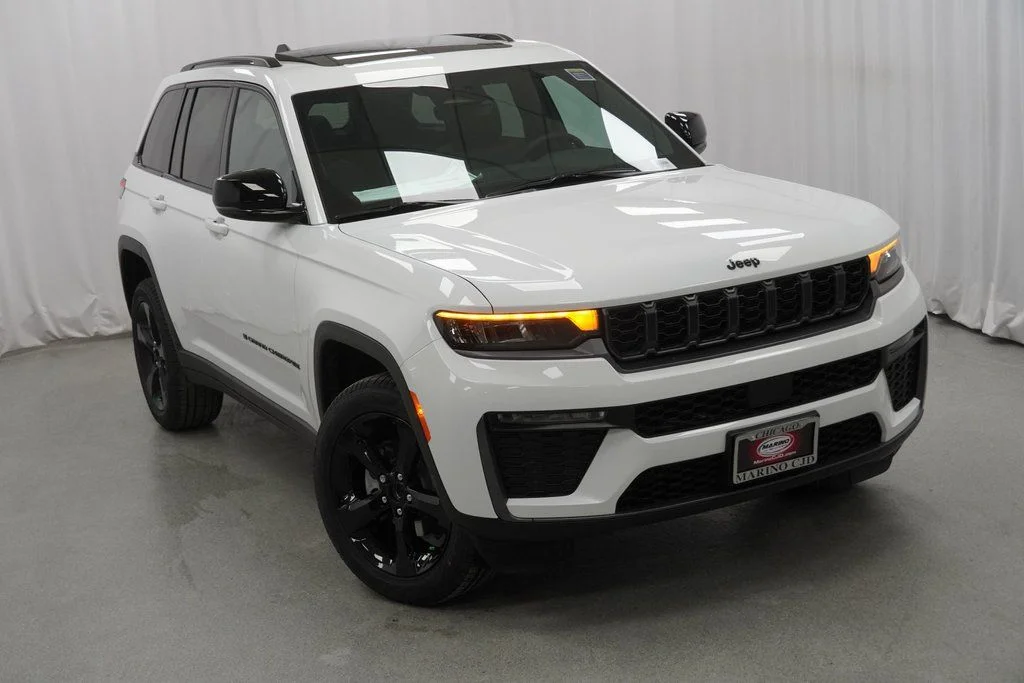New 2026 Bright White Clear-Coat Exterior Paint Jeep Limited image 8