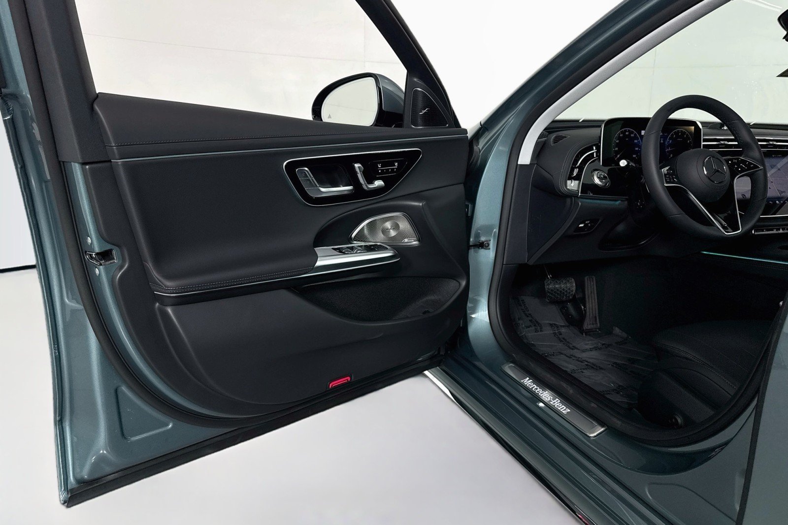New 2026 Verde Silver Metallic Mercedes-Benz E 350 RWD Sedan image 20