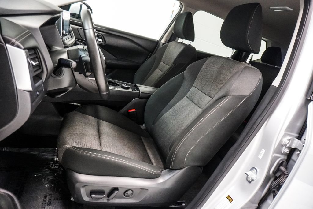 Used 2025 Silver Nissan SV image 6