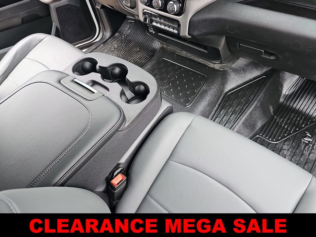 2025 RAM 3500 Chassis Tradesman - Photo 11