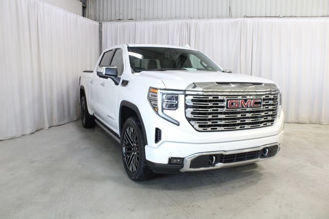 Used 2024 White GMC Denali image 38