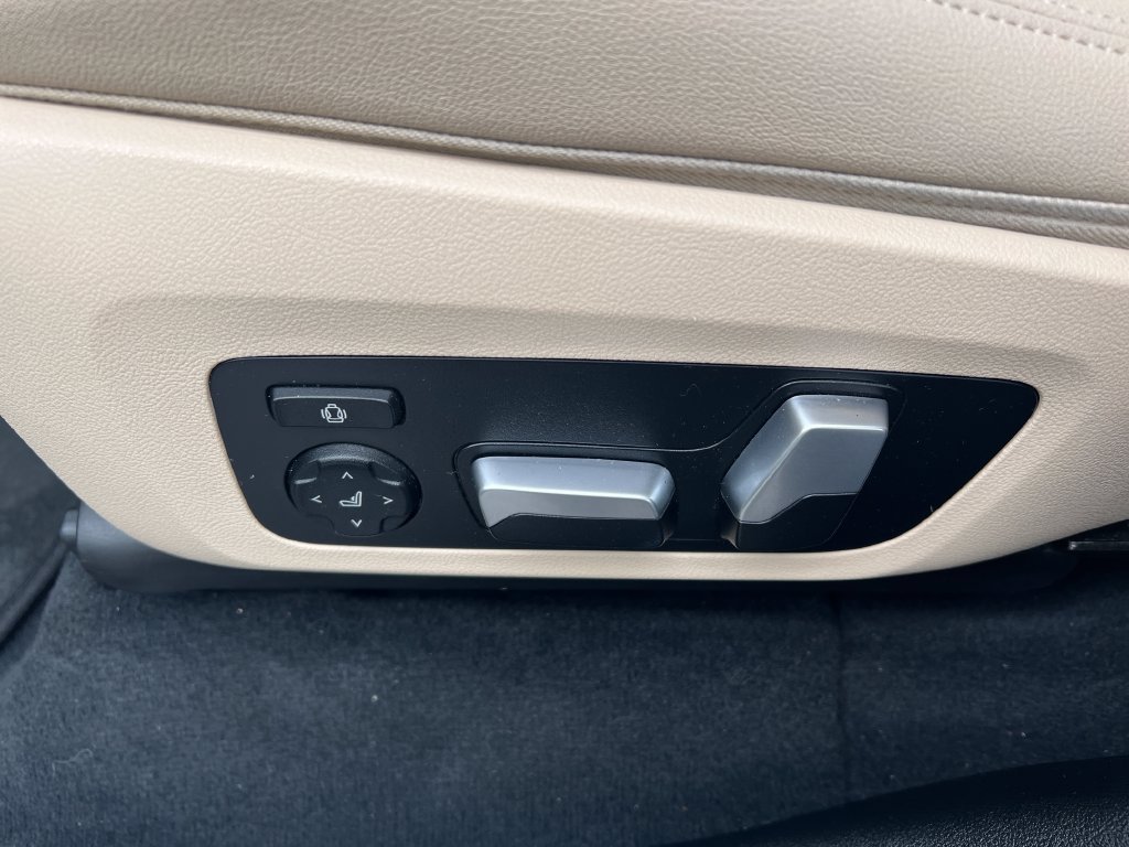 Used 2021 Mineral White Metallic BMW xDrive30i image 15
