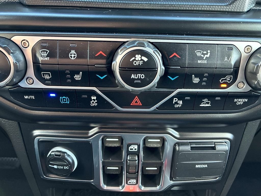 Used 2021  Jeep Unlimited Sahara 4xe image 33