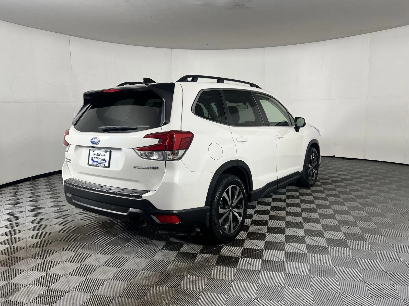 Used 2024 Crystal White Pearl Subaru Limited image 22
