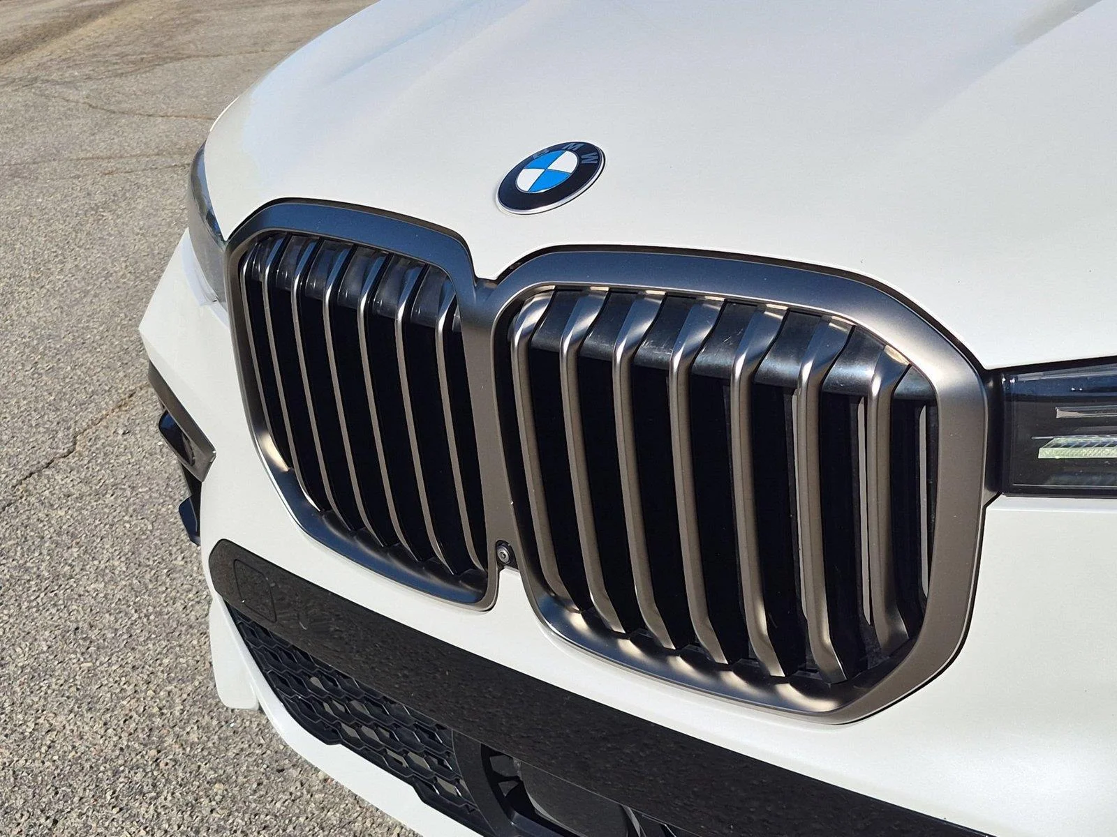 Used 2021 Mineral White Metallic BMW M50i image 13