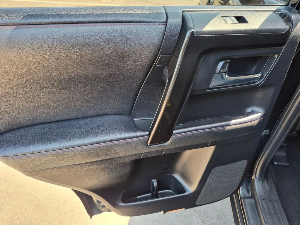 Used 2020 Black Toyota Venture image 16