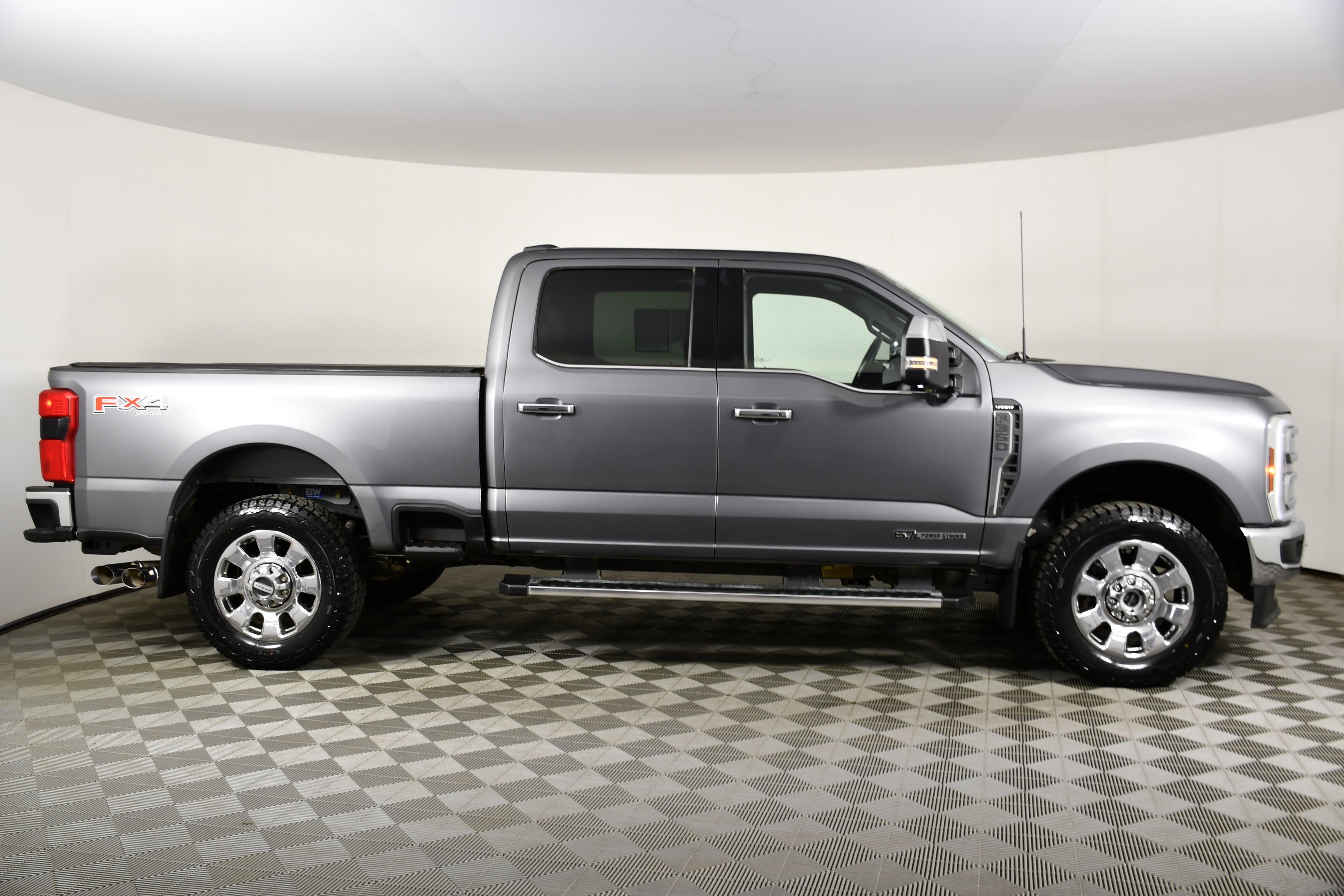 Used 2024 Gray Metallic Ford LARIAT image 5