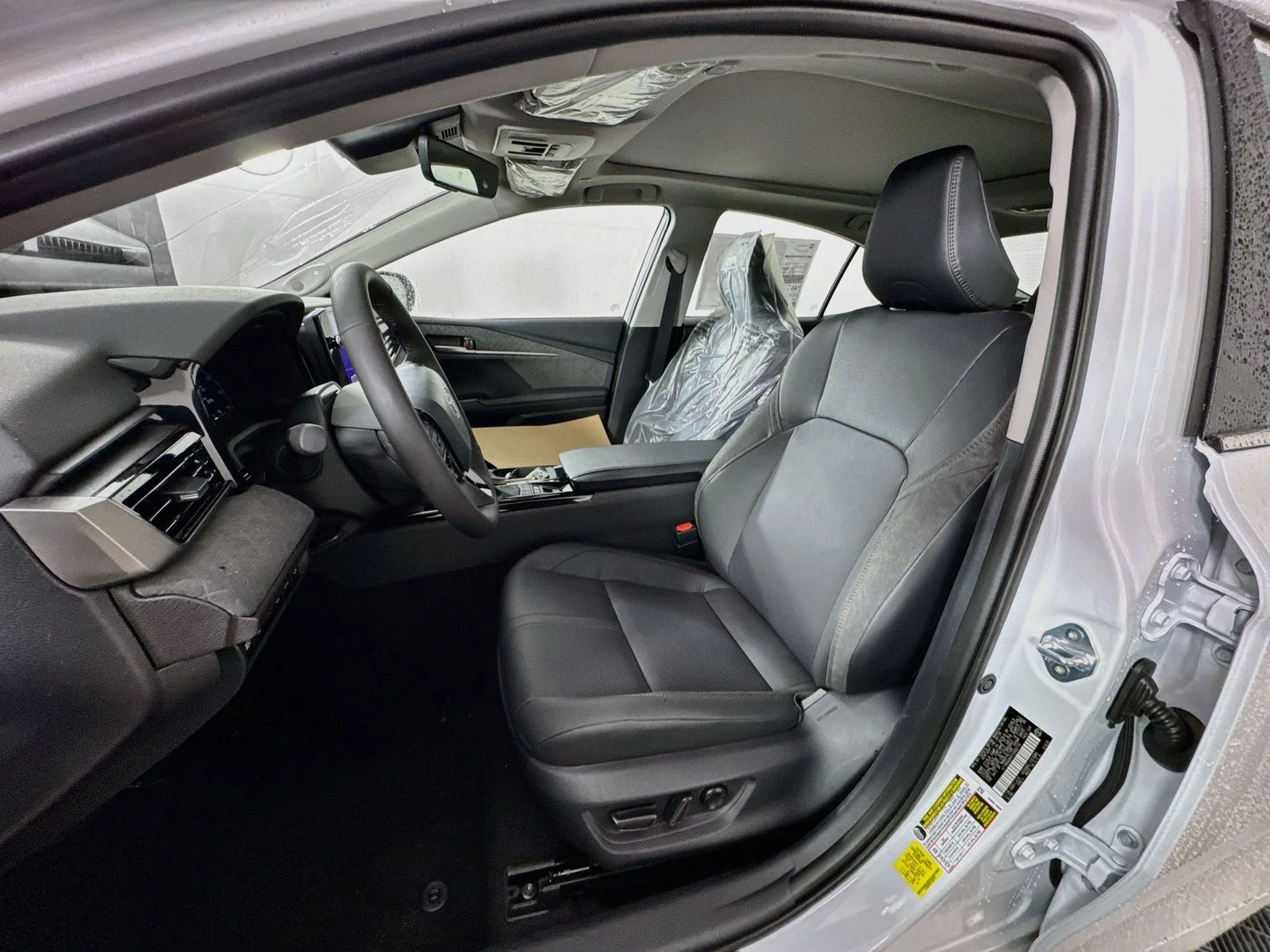 New 2026 Wind Chill Pearl <sup>1</sup> Toyota  XLE AWD image 9