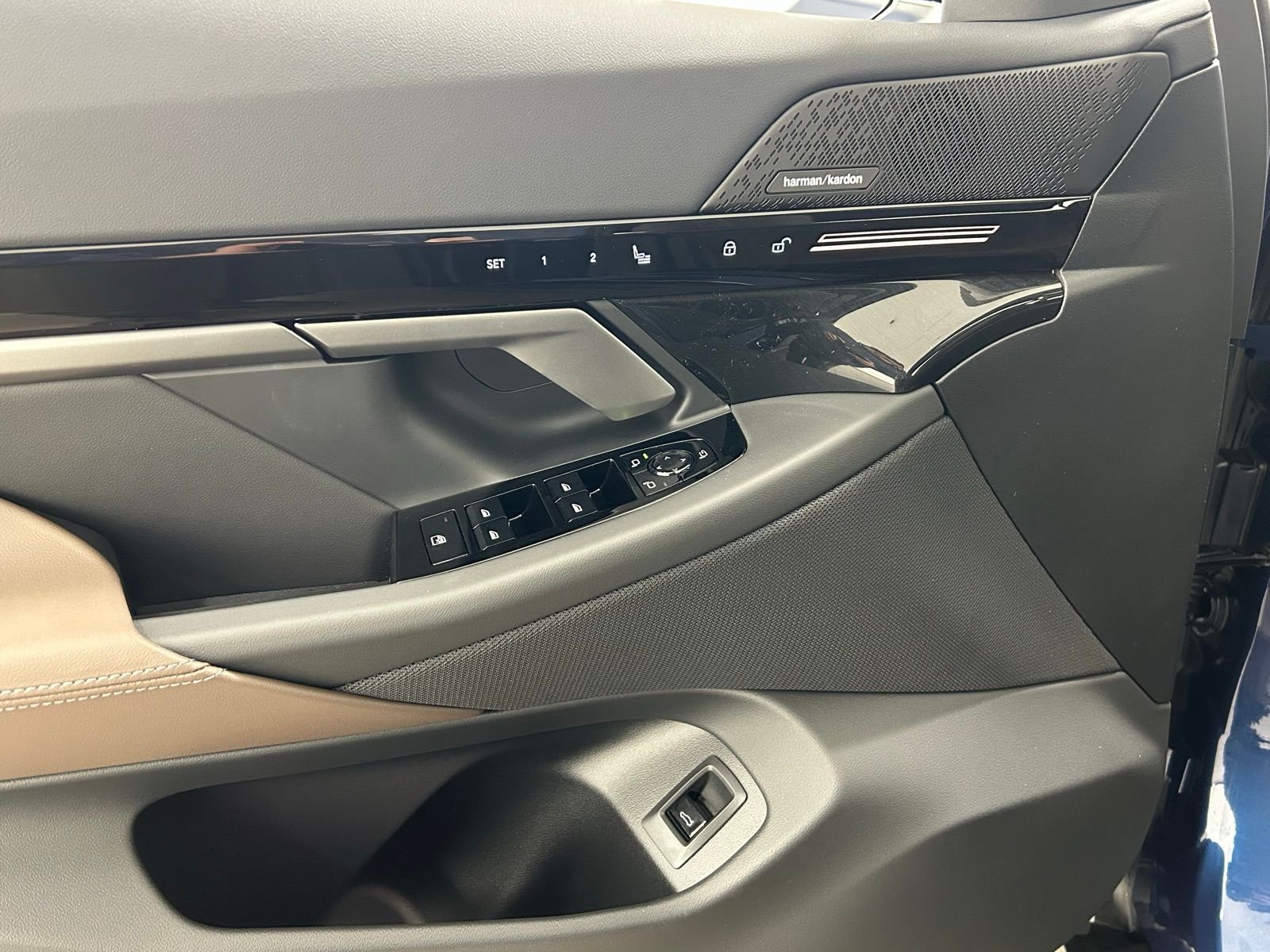 New 2026 Phytonic Blue Metallic BMW 530i xDrive image 25