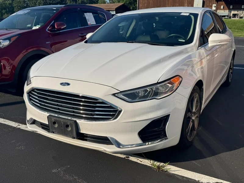 Used 2020 Oxford White Ford SEL image 1