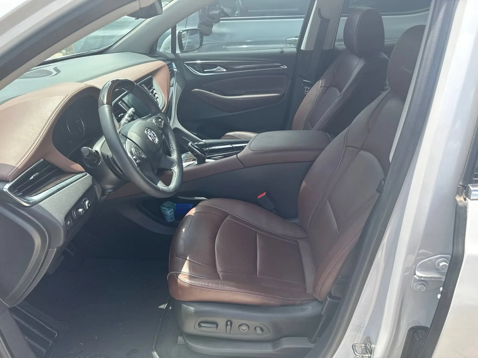 Used 2021 WHITE FROST TRICOAT Buick Avenir image 12
