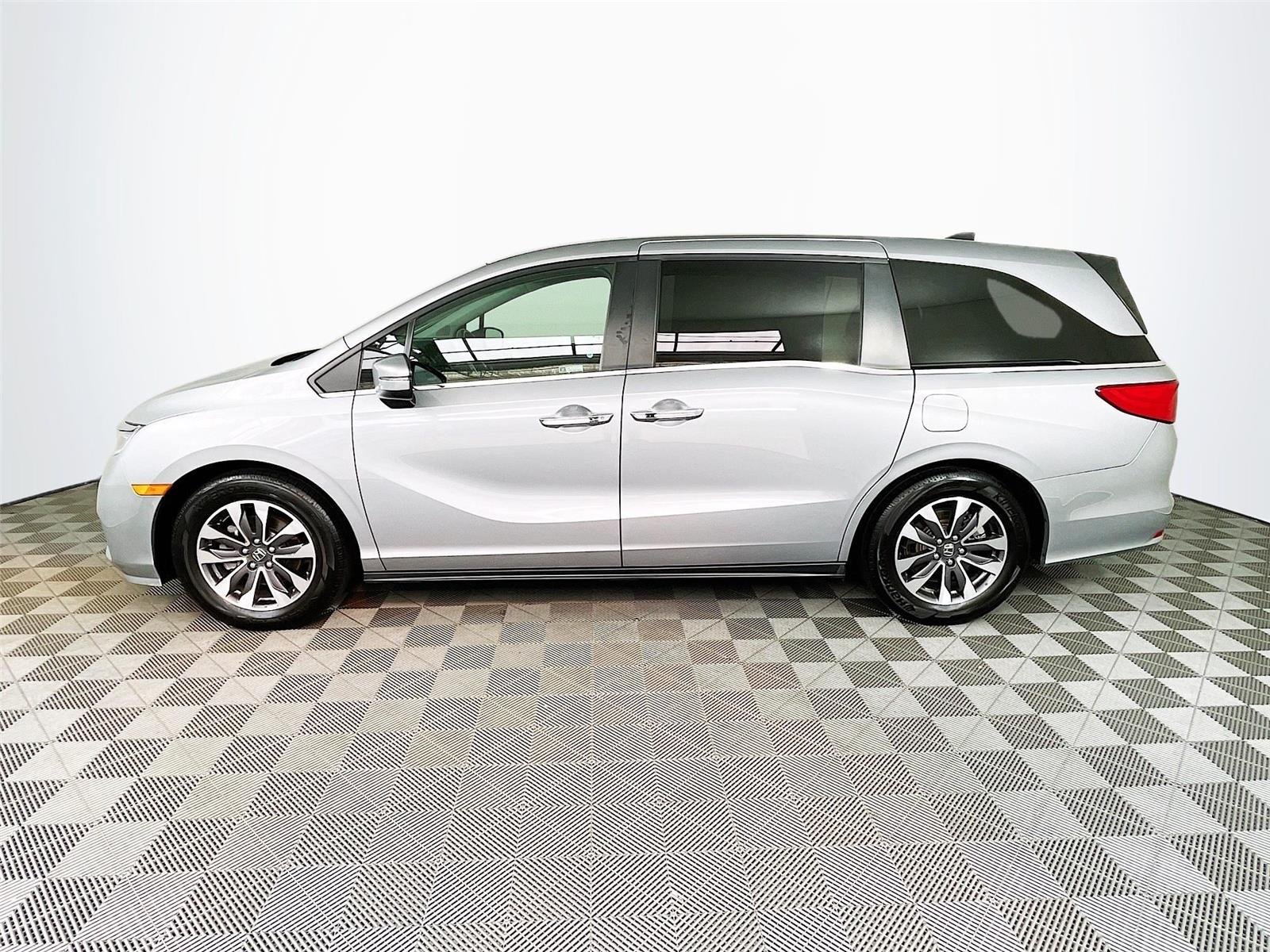 Used 2022 Lunar Silver Metallic Honda EX-L image 4