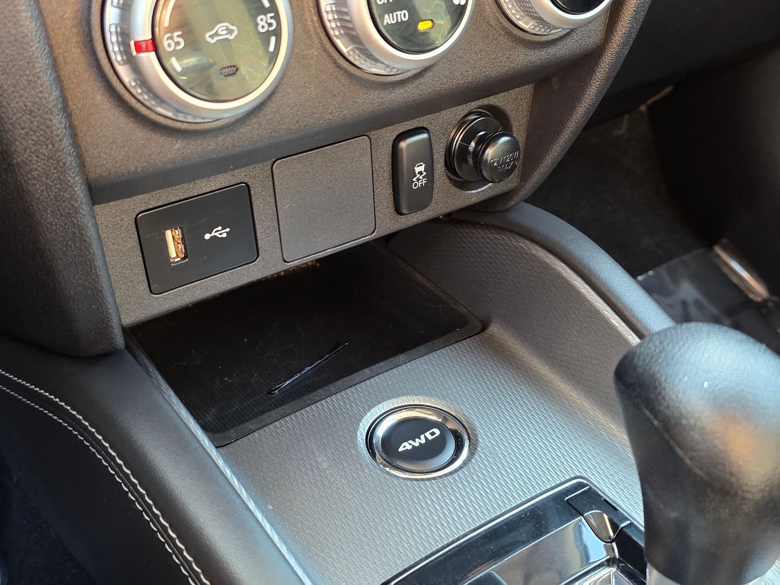 Used 2023  Mitsubishi 2.0 ES image 30