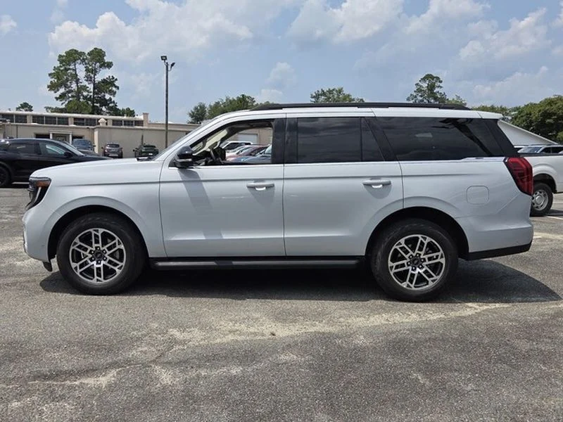 Used 2025 Space Silver Ford Active image 5