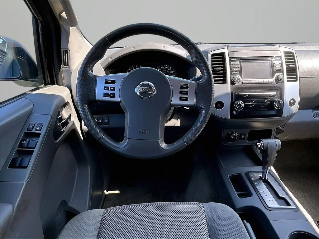 Used 2015 Blue Nissan SV image 5