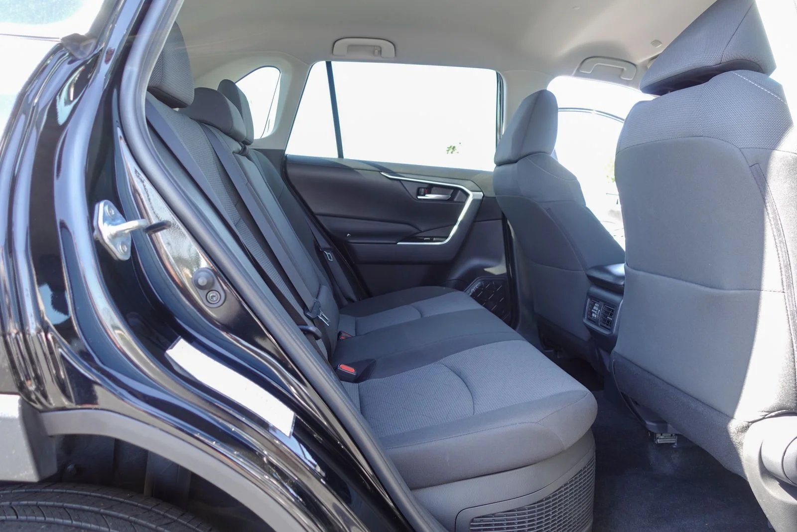 Used 2025 Midnight Black Metallic Toyota XLE image 14