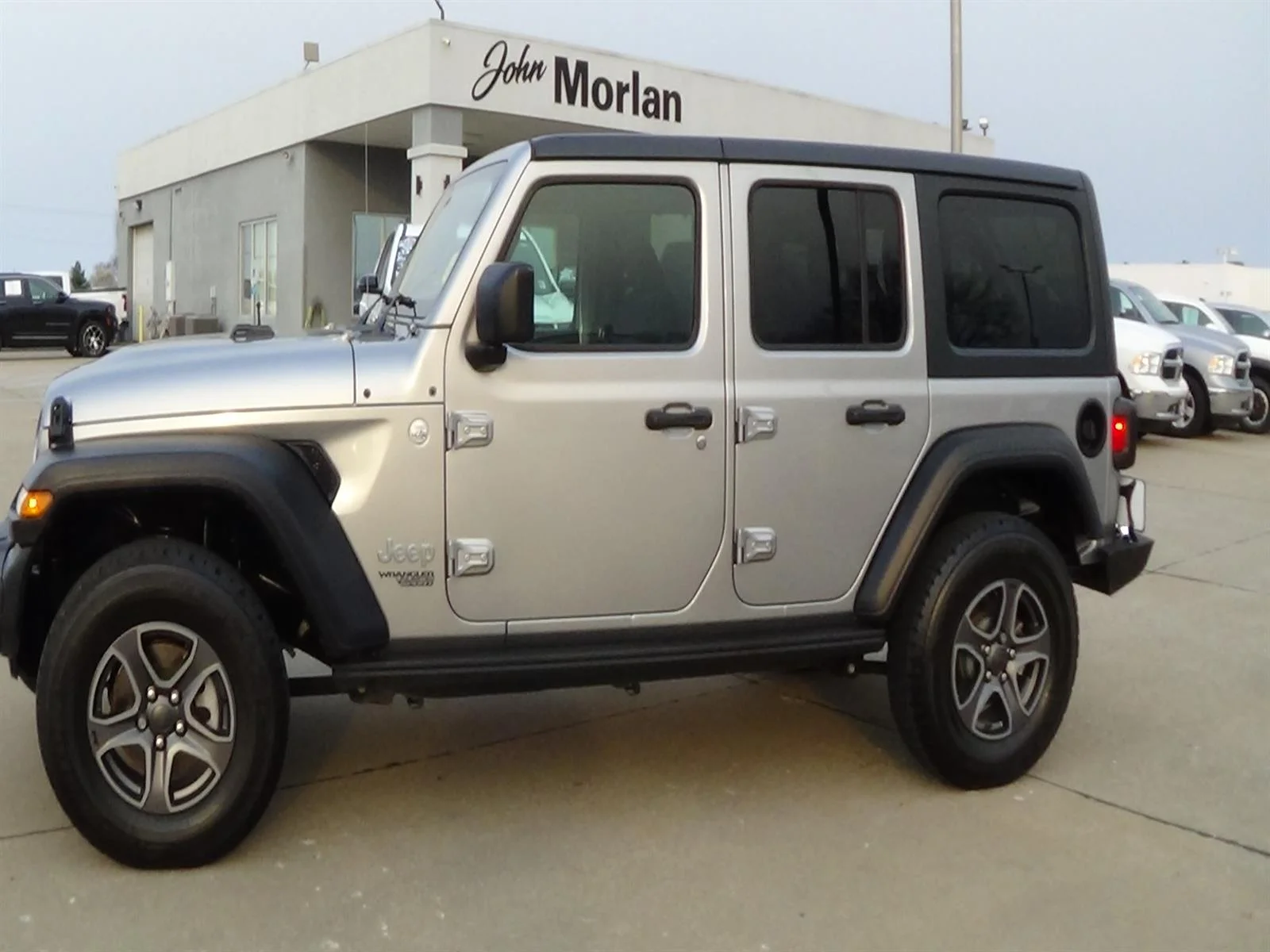 Certified Used 2019 Billet Silver Metallic Clear Coat (psc) Jeep Sport S image 1