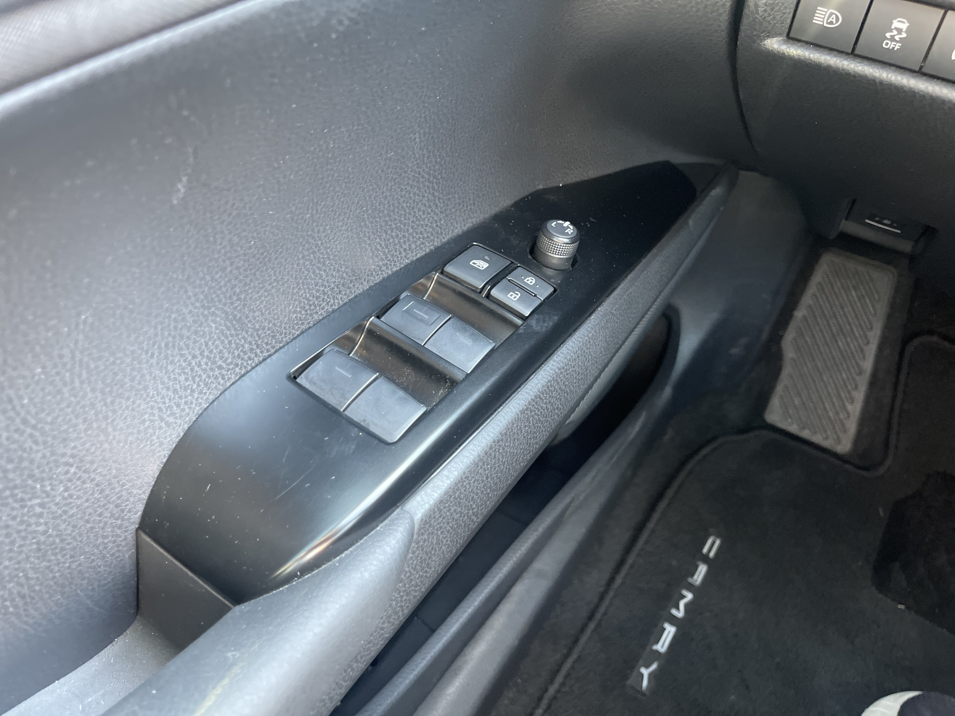 Used 2026 Underground Toyota LE image 3