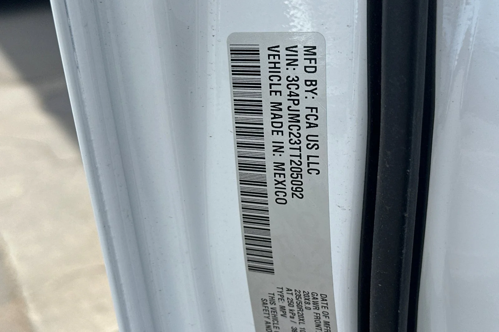 New 2026 Bright White Clear-Coat Exterior Paint Jeep Overland image 29