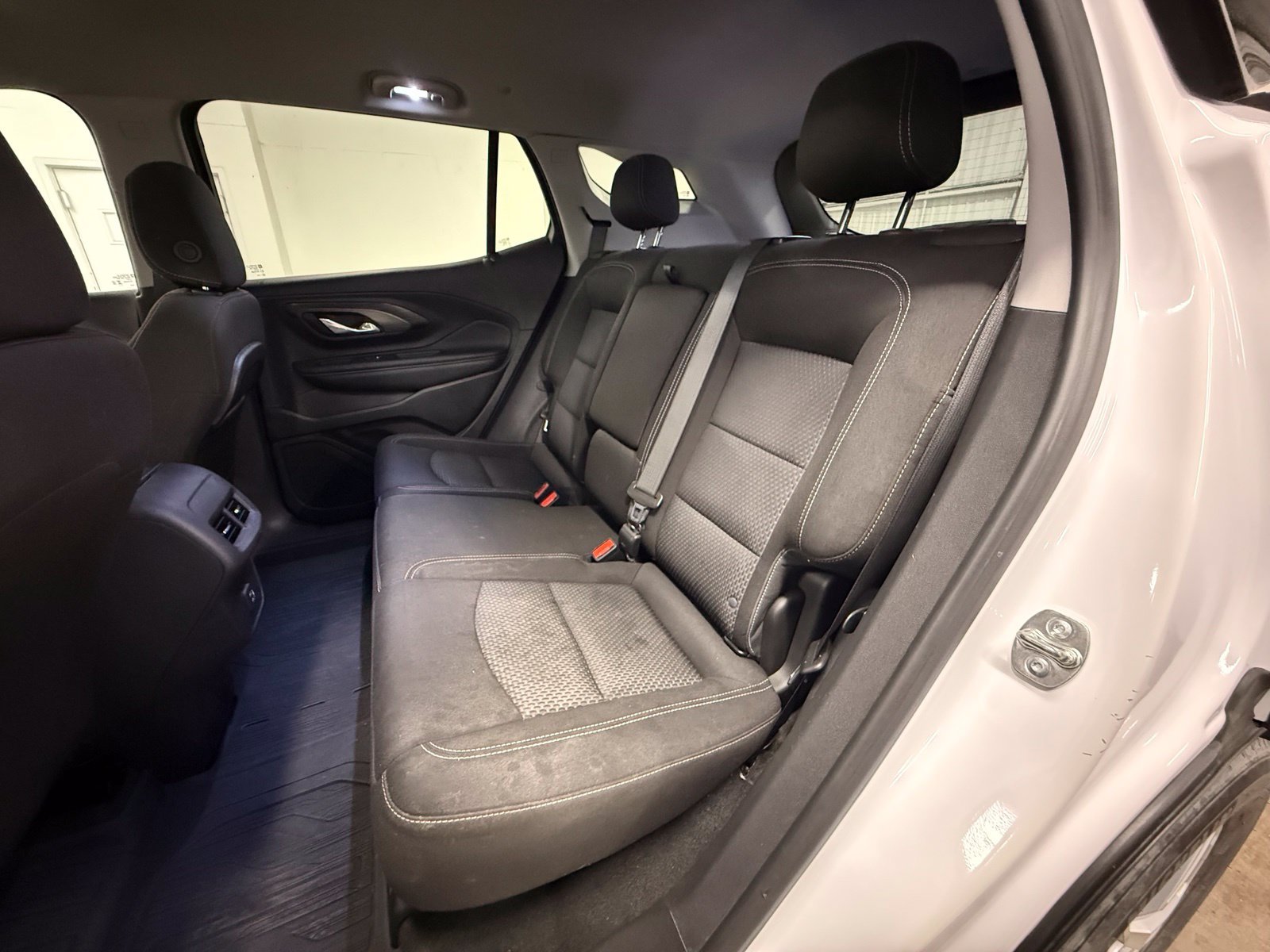 Used 2024 White GMC SLE image 21