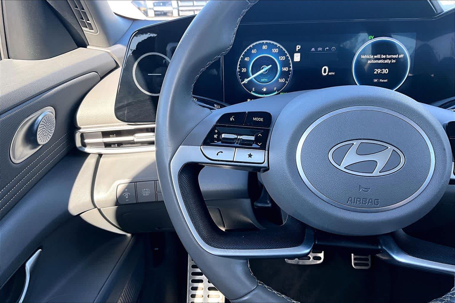 Used 2025 Abyss Black Hyundai SEL Sport image 23