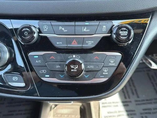 Used 2025 Diamond Black Chrysler Select image 16