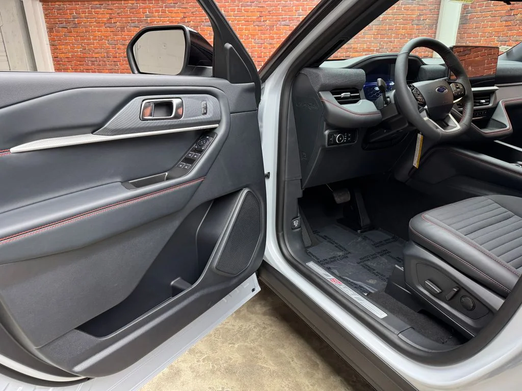 New 2026 Space White Metallic Ford ST-Line image 8