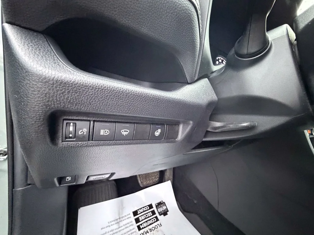 Used 2021  Toyota XLE image 17