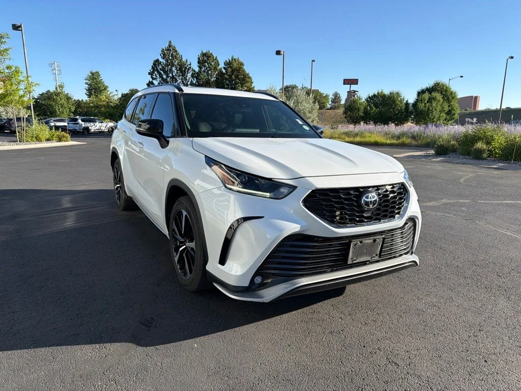 Used 2022  Toyota XSE image 7