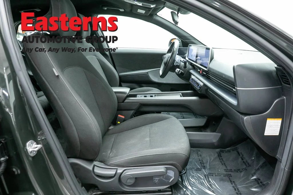 Used 2024 Green Hyundai SE image 23