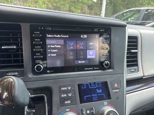 Used 2018 White Toyota XLE image 22
