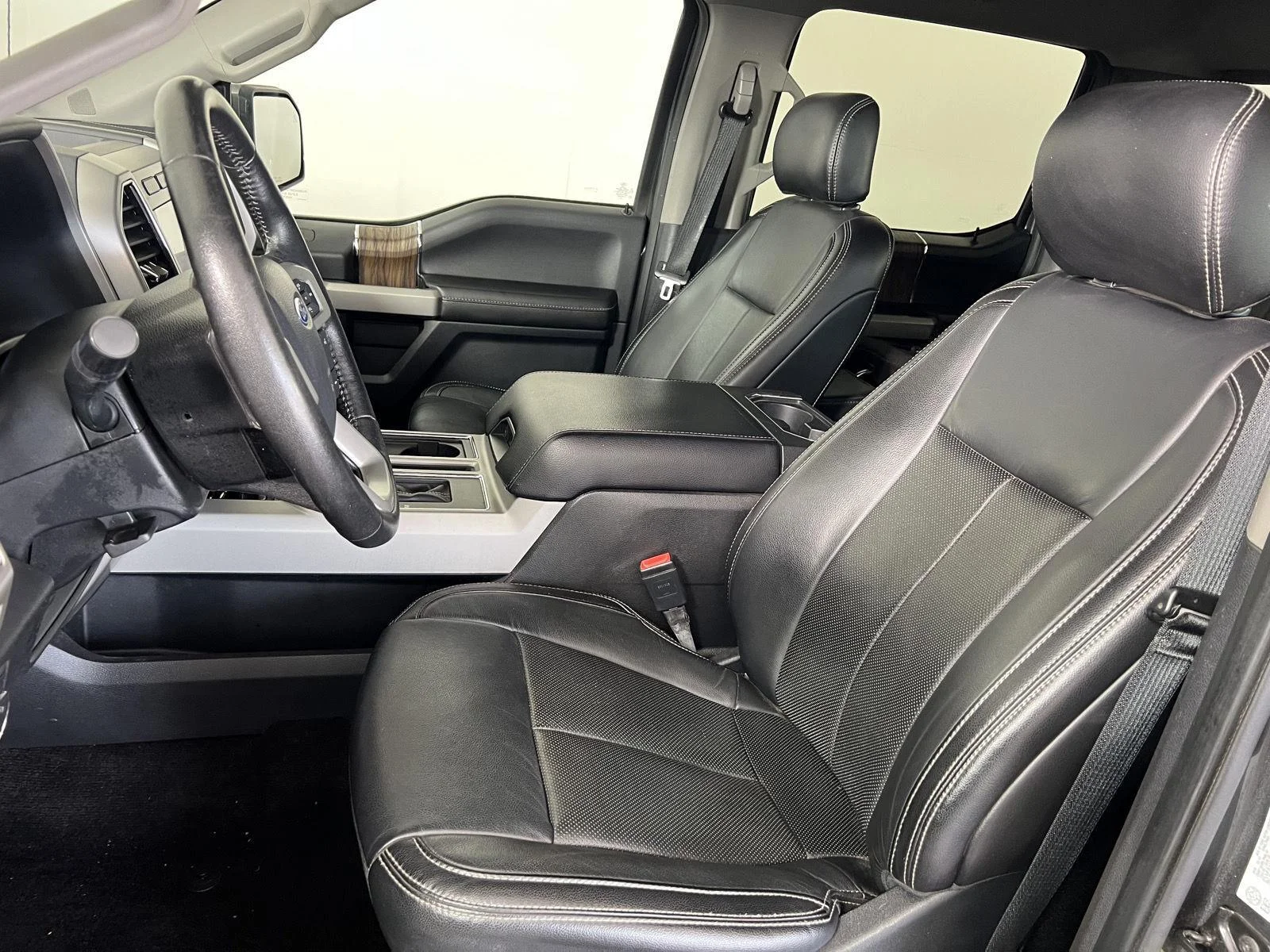 Used 2020  Ford XL image 5